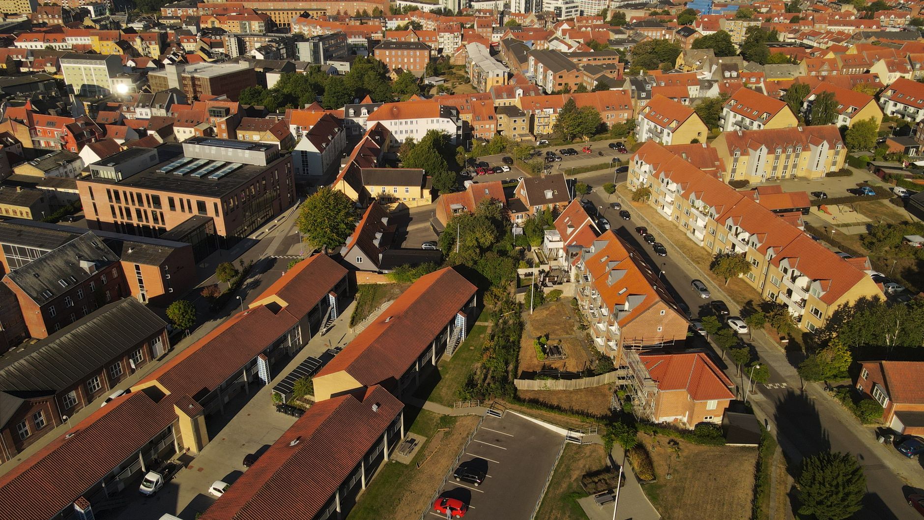 Villavej med træer i Hellerup